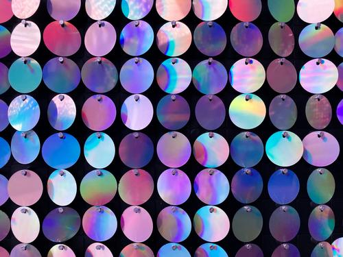 Pattern of shiny circles