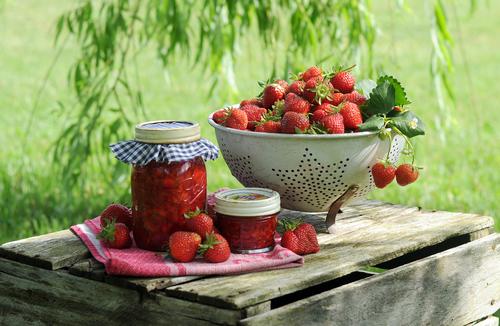Fresh strawberries and preserves