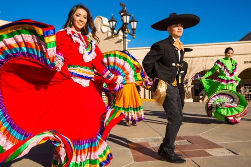Dançarinos folclóricos mexicanos