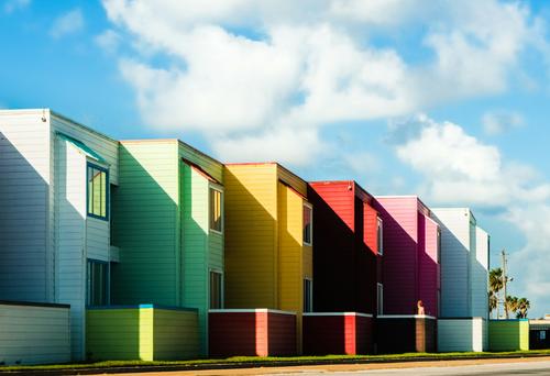 Casas de diferentes cores