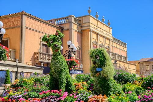 Lady and the Tramp topiary