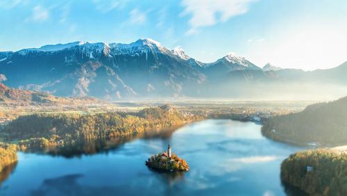 Lago Bled con niebla