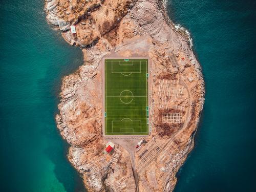 Estádio Henningsvær em uma ilha