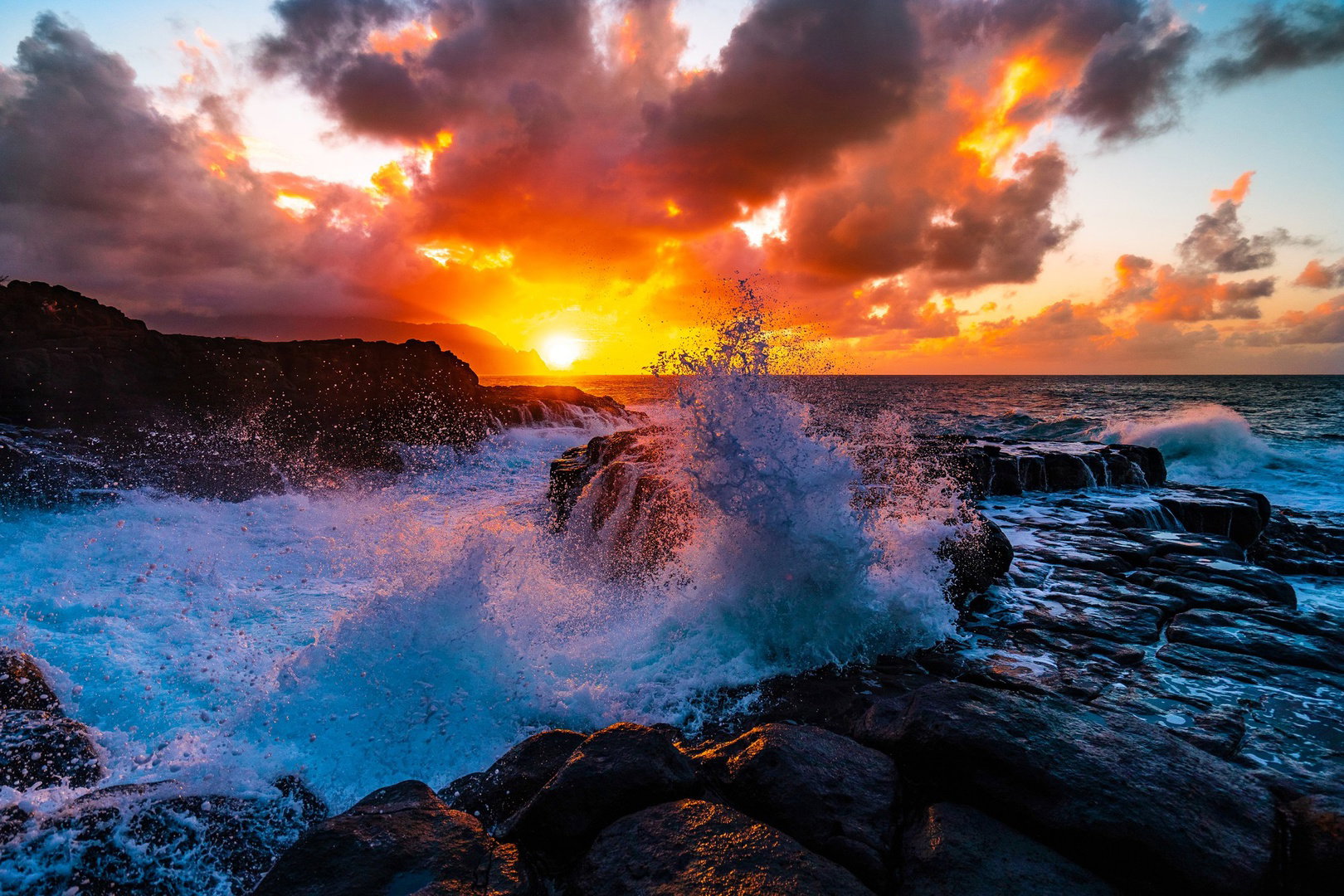 Sunset at Queen's Bath in Kauai, Hawaii