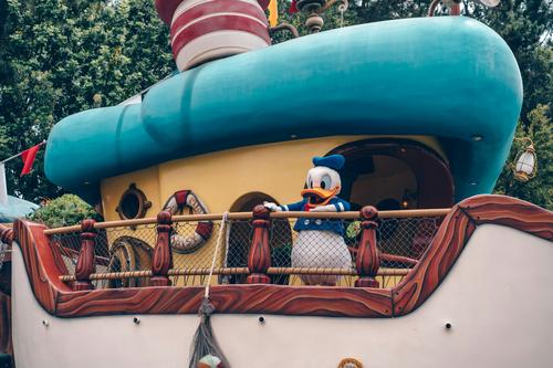 Pato Donald em um barco