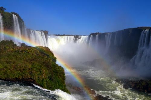 Regenbogen in den Iguazu-Wasserfällen