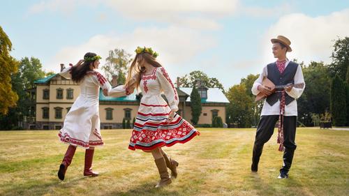 People dancing with folk costumes