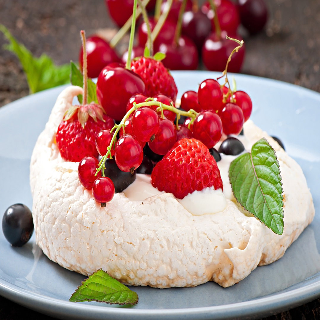 Pavlova Cake
