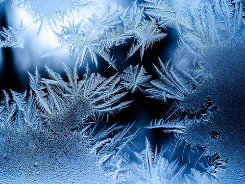 Frostmuster am Fenster
