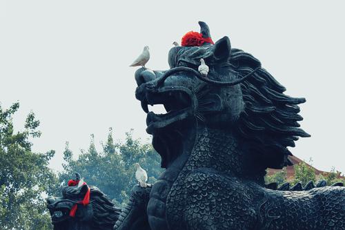 Dragon statue at the Nansha Temple