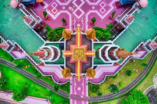 Foto aérea de castillo colorido