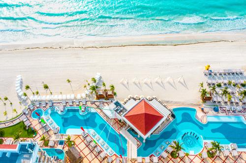 Vista aérea de un resort de playa