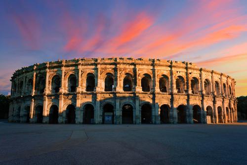 Arena de Nîmes ao nascer do sol