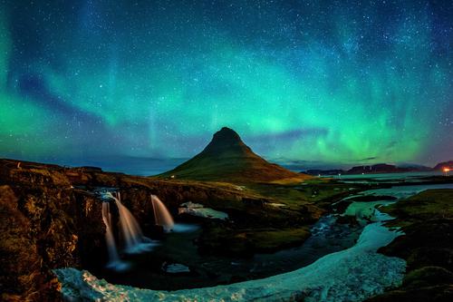 Aurora boreal en Kirkjufell, Islandia