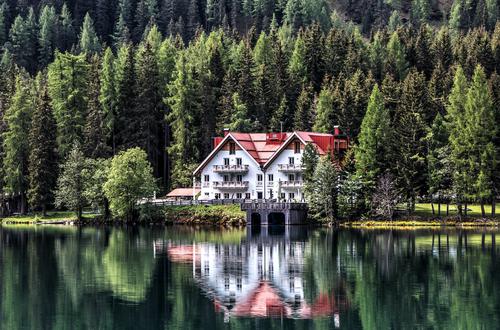 Gran casa del lago