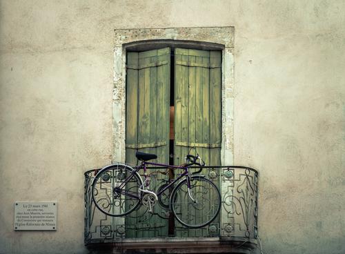 Bicicleta em uma varanda