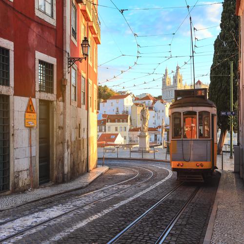 Traditionelle Straßenbahnen in Lissabon
