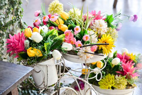 Decoration with flower bouquets