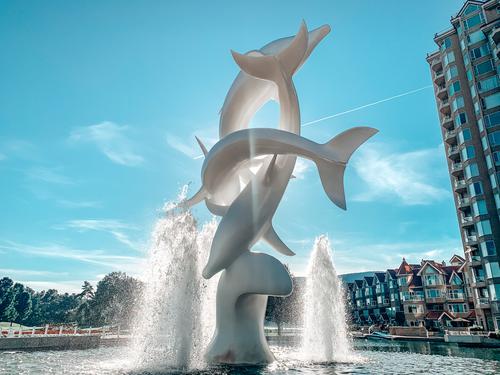 Estatuas de delfines, Kelowna