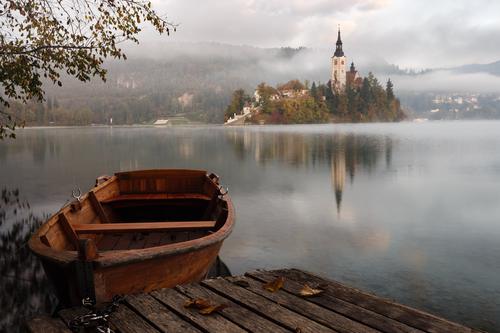 Amanhecer no lago Bled