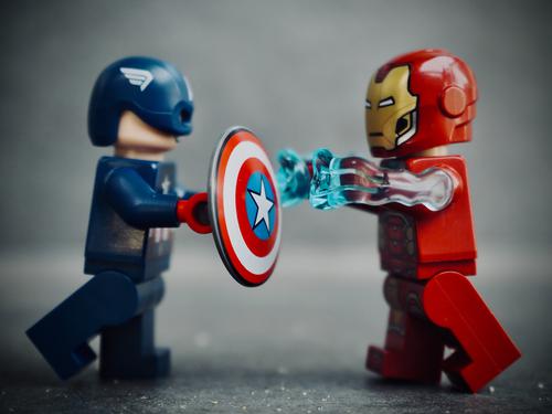 Lego Captain America vs Iron Man