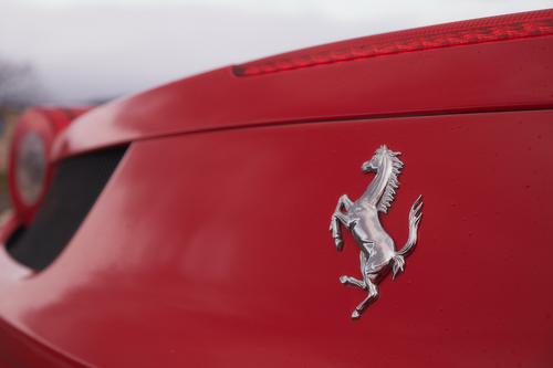Logotipo traseiro da Ferrari