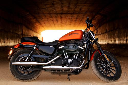 Harley-Davidson en un túnel