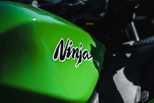 Logo de uma Kawasaki Ninja