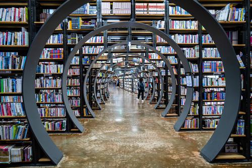 Optical illusion in a library