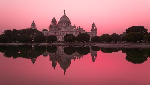 Pôr do sol rosa em Calcutá, Índia