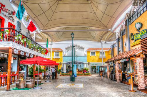 Shopping center in Cancun