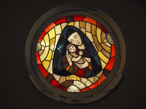 Vitral de María y Jesús