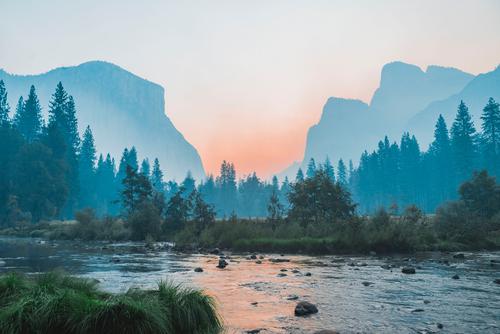 Valle de Yosemite al amanecer